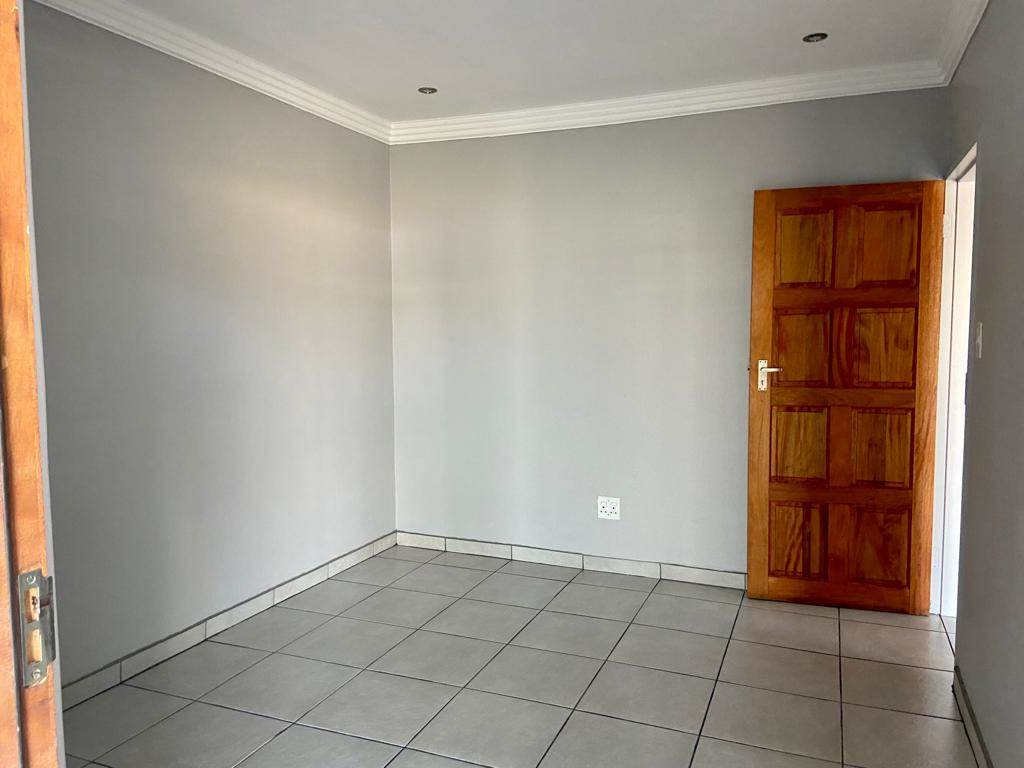 594  m² Commercial space in Klipfontein photo number 5