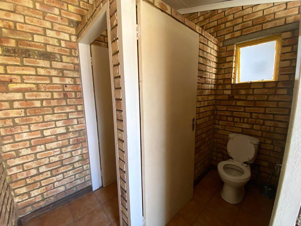 594  m² Commercial space in Klipfontein photo number 13