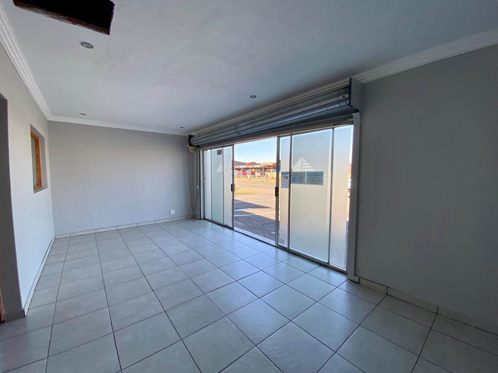 594  m² Commercial space in Klipfontein photo number 2