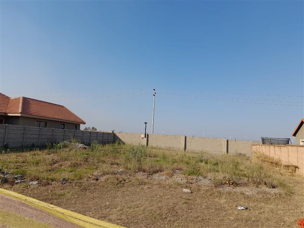 468 m² Land available in Waterkloof East