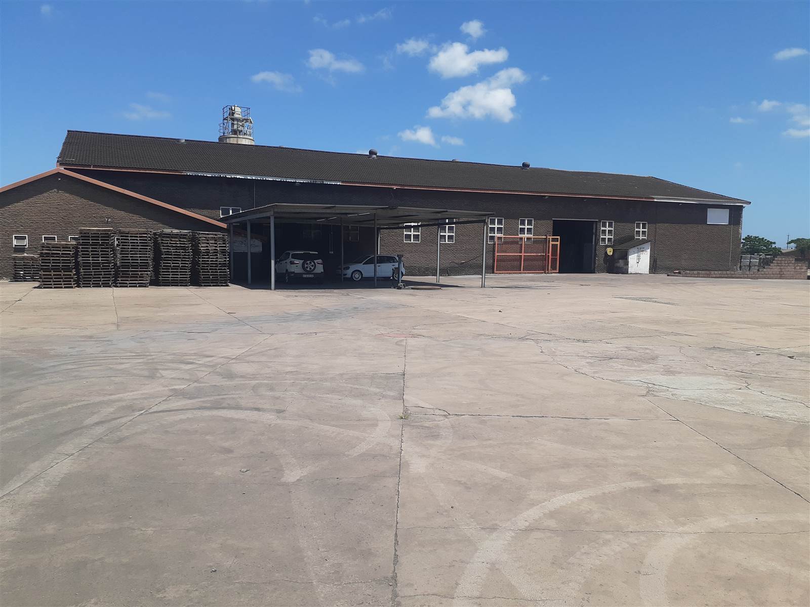 1555  m² Industrial space in Alton photo number 12