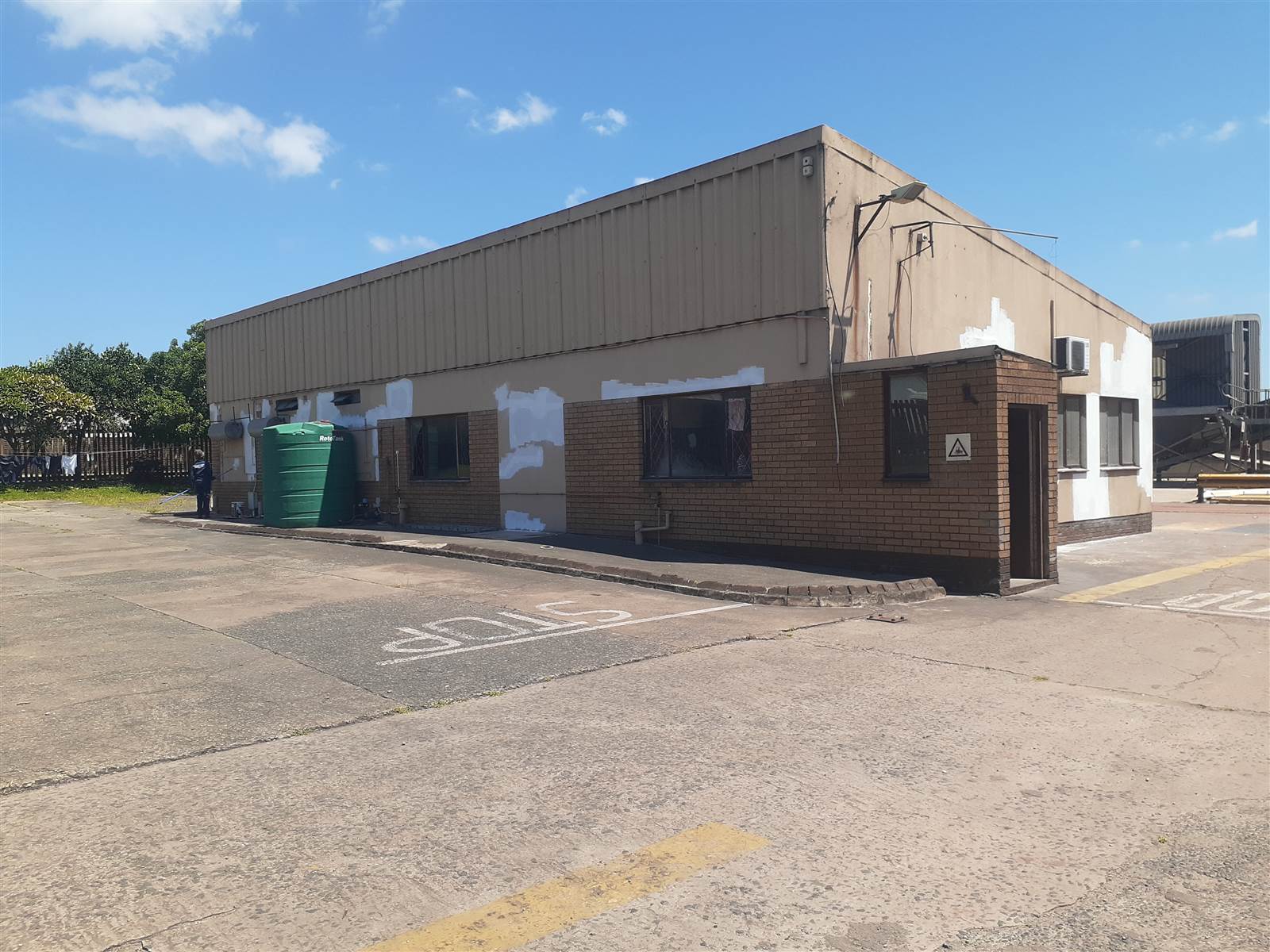 1555  m² Industrial space in Alton photo number 19