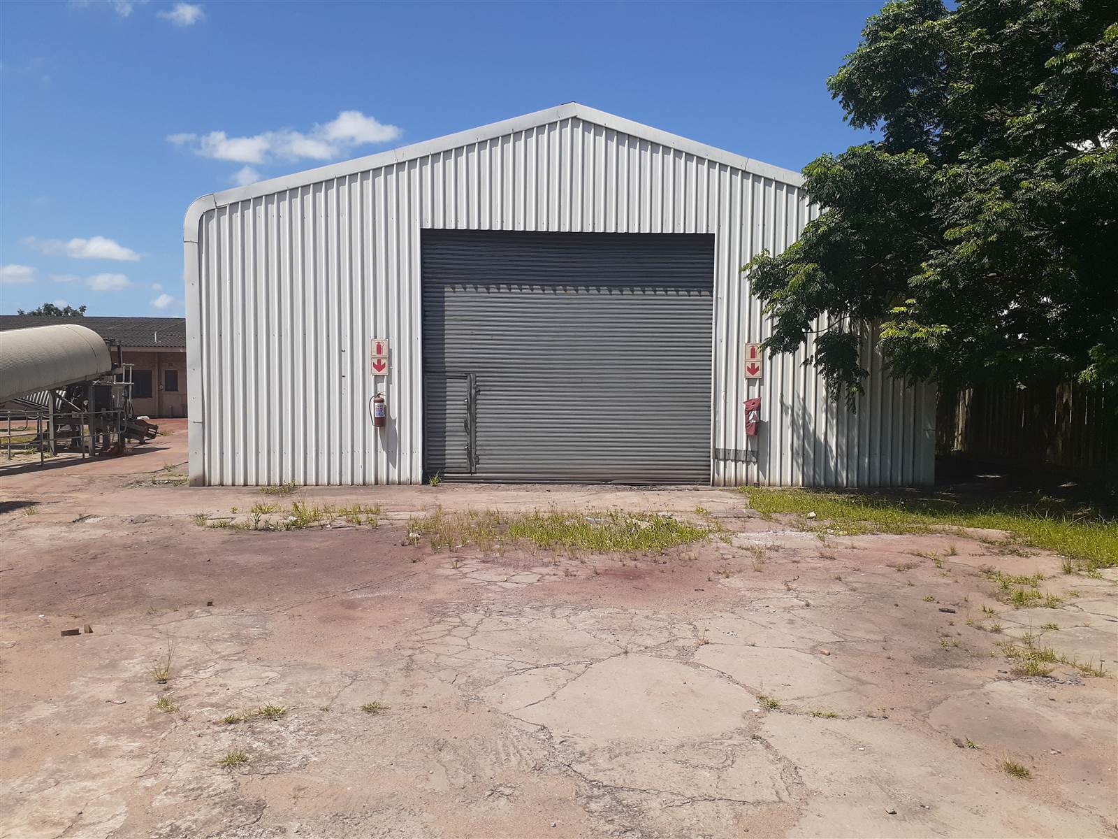 1555  m² Industrial space in Alton photo number 22