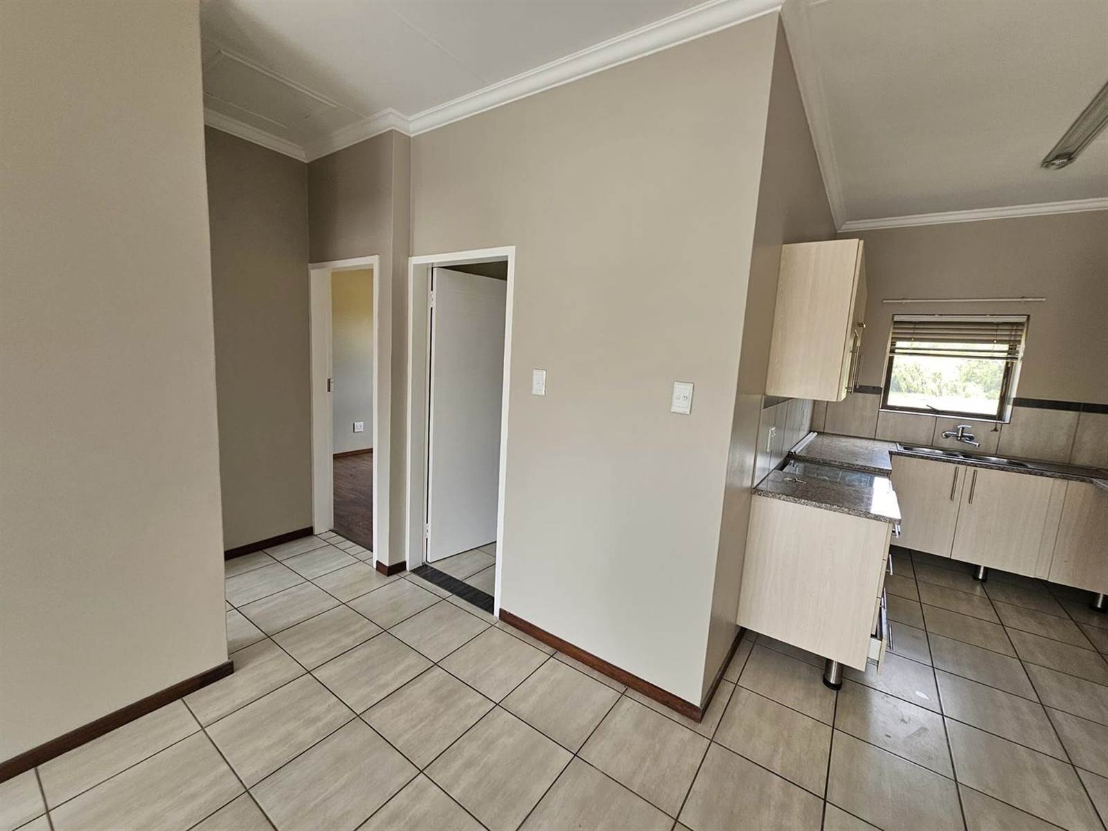 2 Bed Flat in Trichardt photo number 13