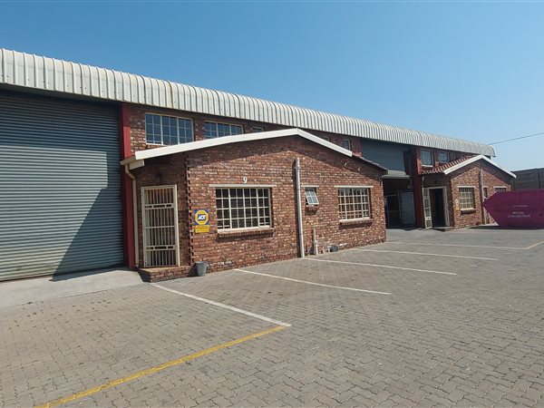 707  m² Industrial space