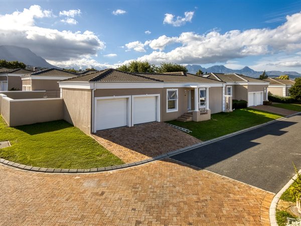 3 Bedroom Townhouse 3 Bedroom Townhouse