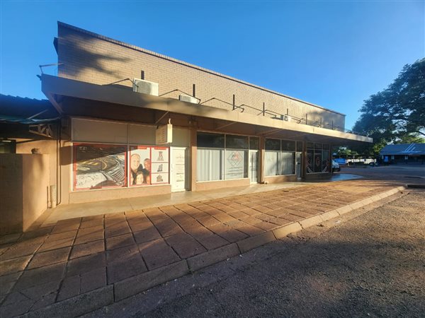 1 944  m² Commercial space