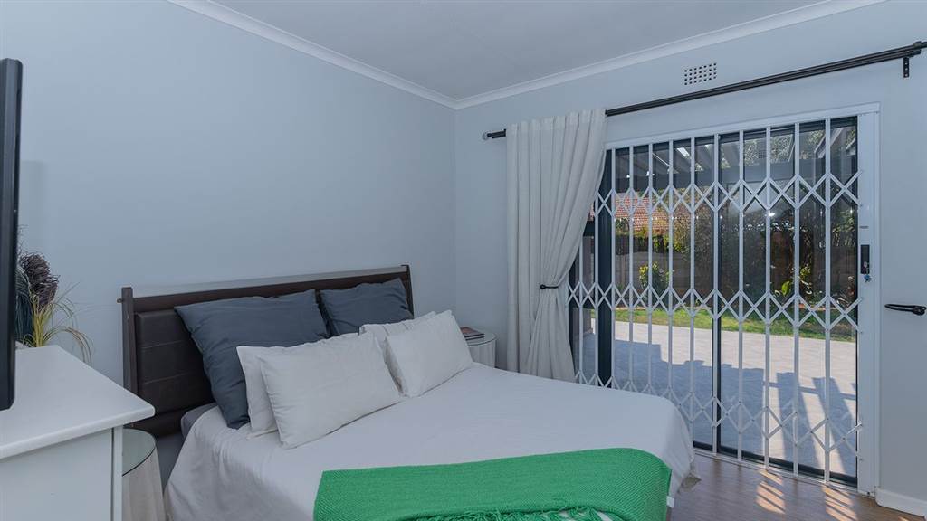 4 Bed House in Glen Marais photo number 22