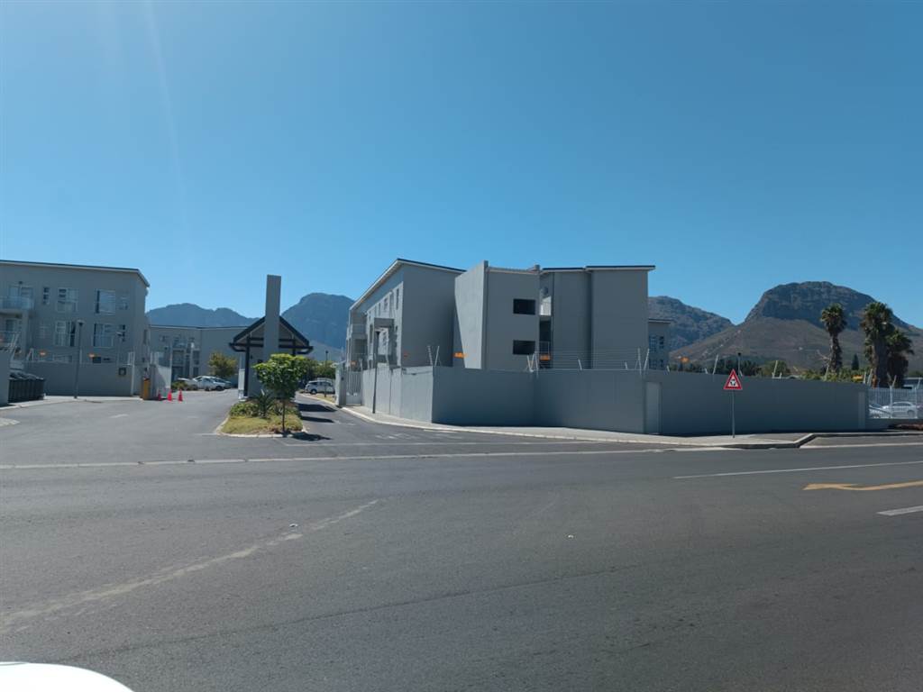 1 Bed Apartment in Paarl Central East photo number 1