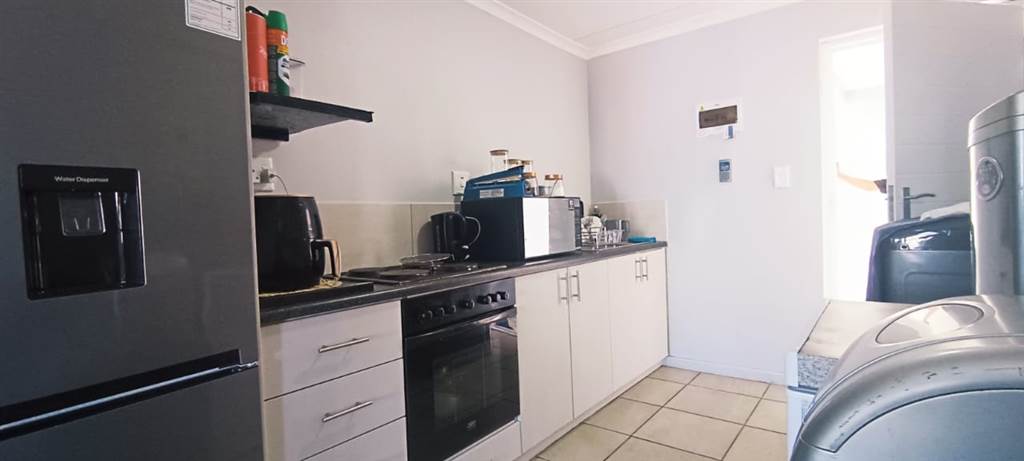 1 Bed Apartment in Paarl Central East photo number 5