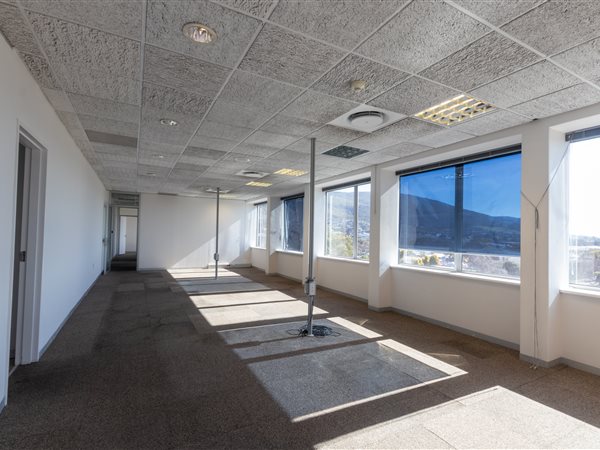 148  m² Commercial space