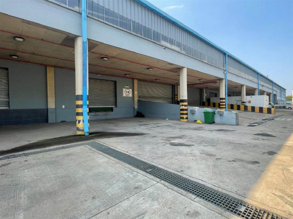 4000  m² Commercial space in Riverhorse Valley photo number 4
