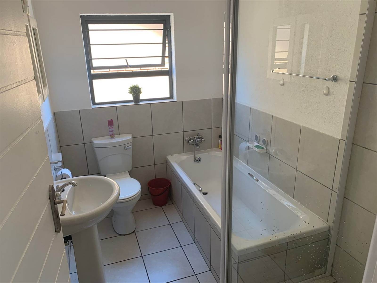 2 Bed Townhouse in Germiston Central photo number 12