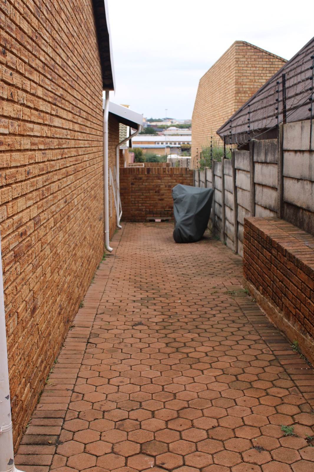 2 Bed Townhouse in Krugersdorp North photo number 21