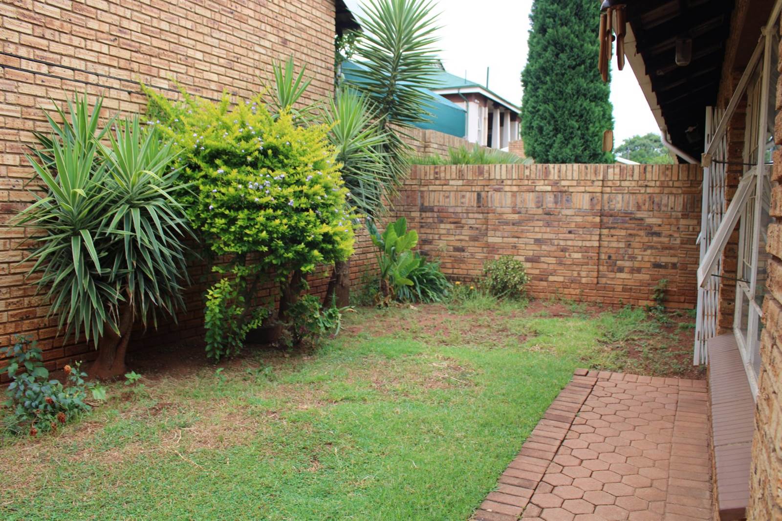 2 Bed Townhouse in Krugersdorp North photo number 20