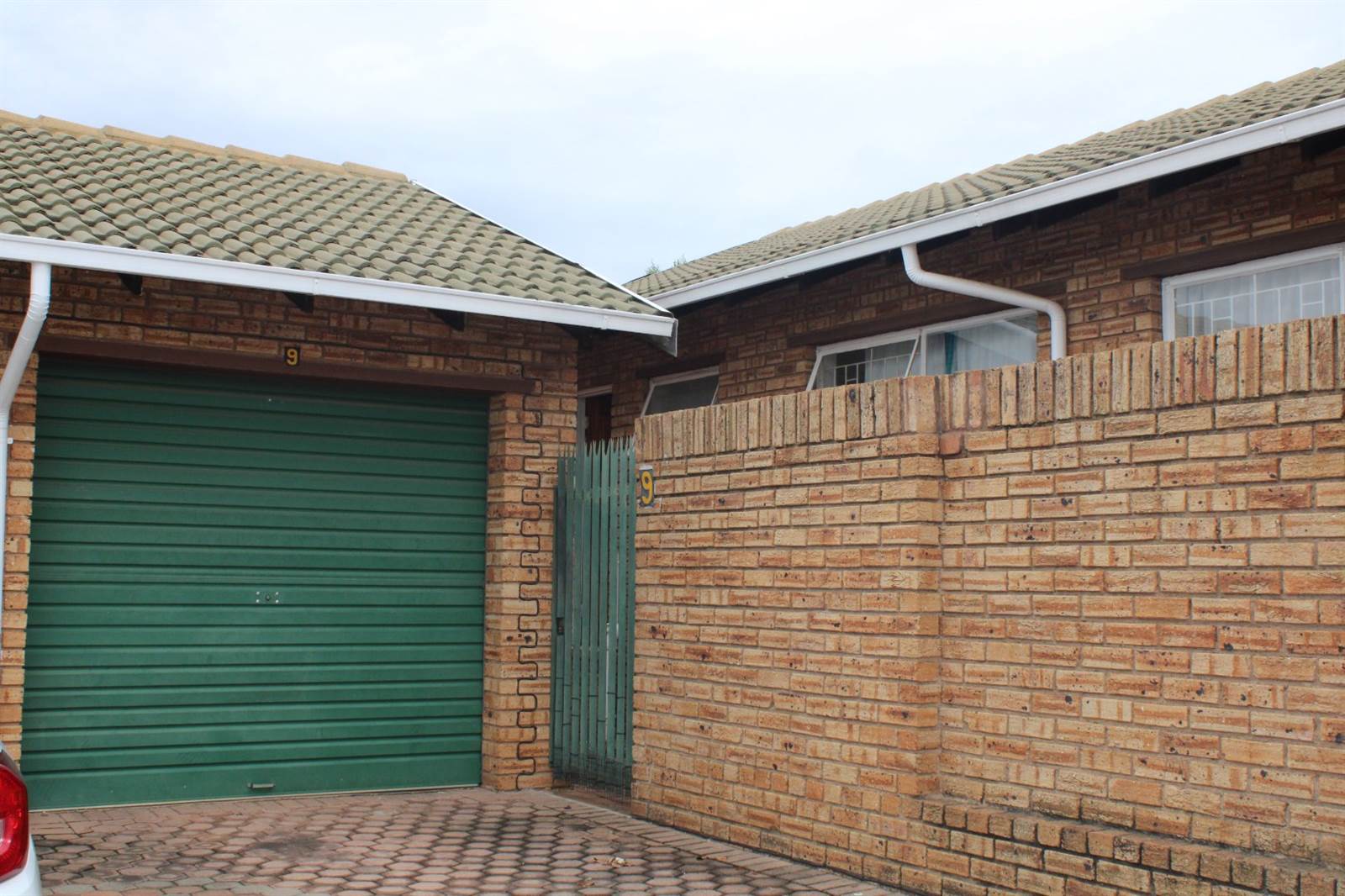 2 Bed Townhouse in Krugersdorp North photo number 25