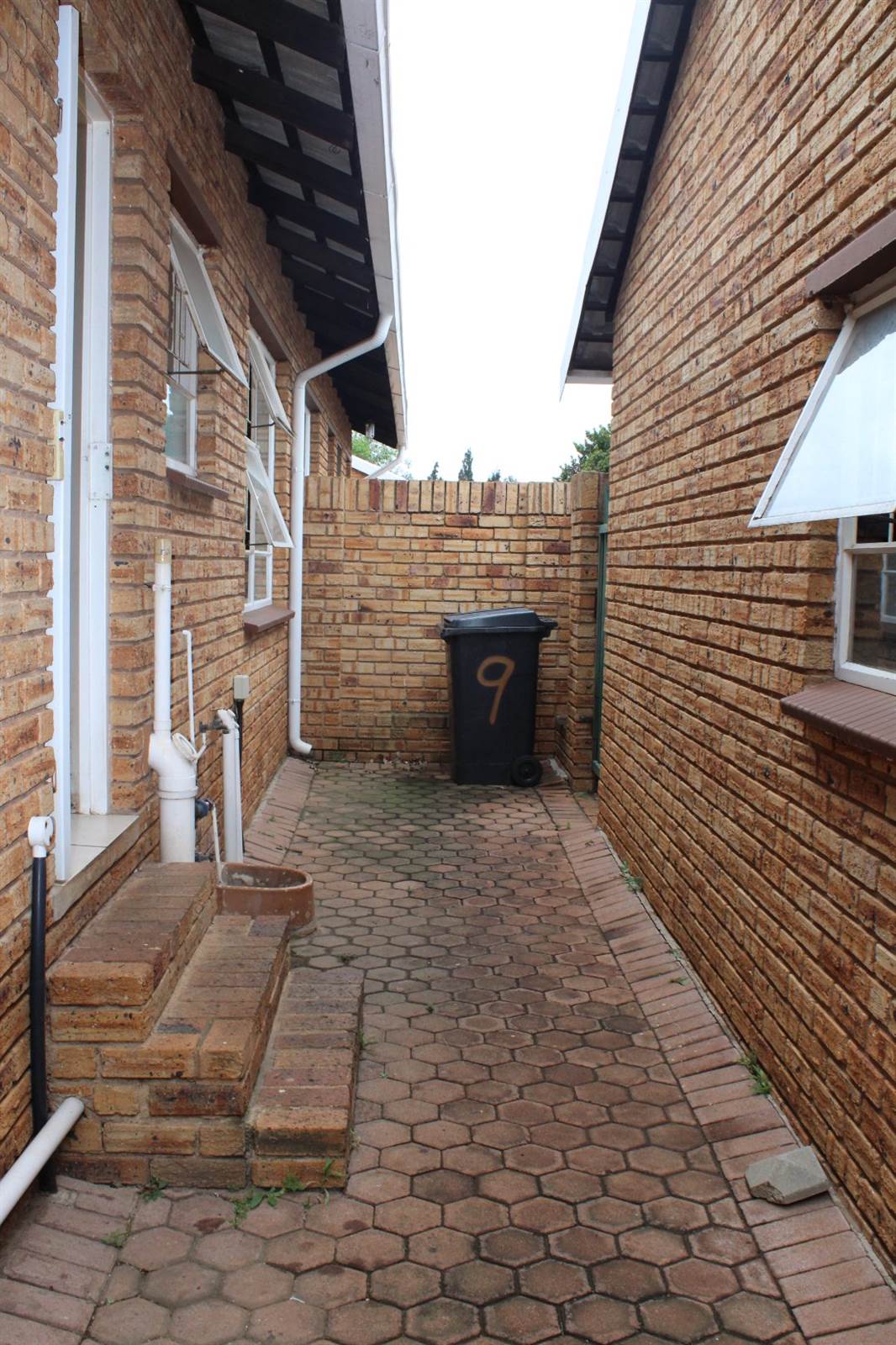 2 Bed Townhouse in Krugersdorp North photo number 23