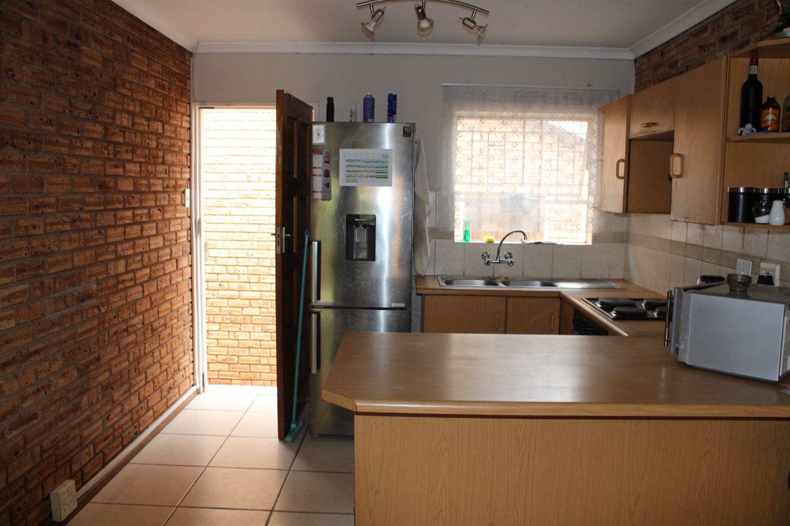 2 Bed Townhouse in Krugersdorp North photo number 6