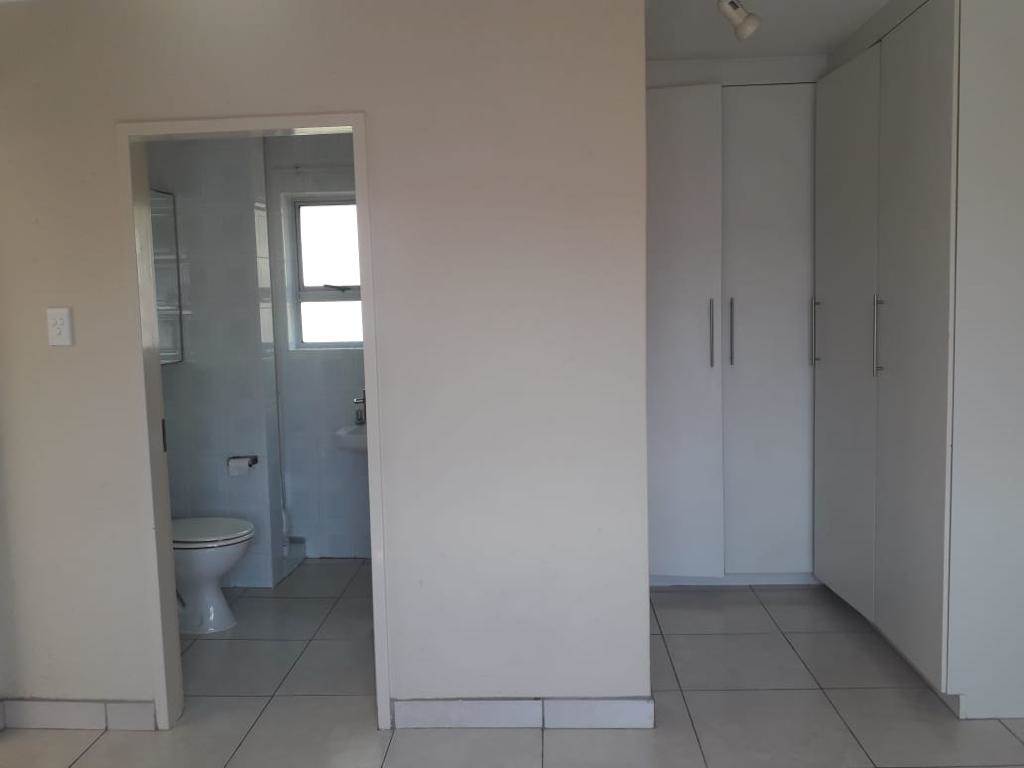 1 Bed Apartment in Bedfordview photo number 7