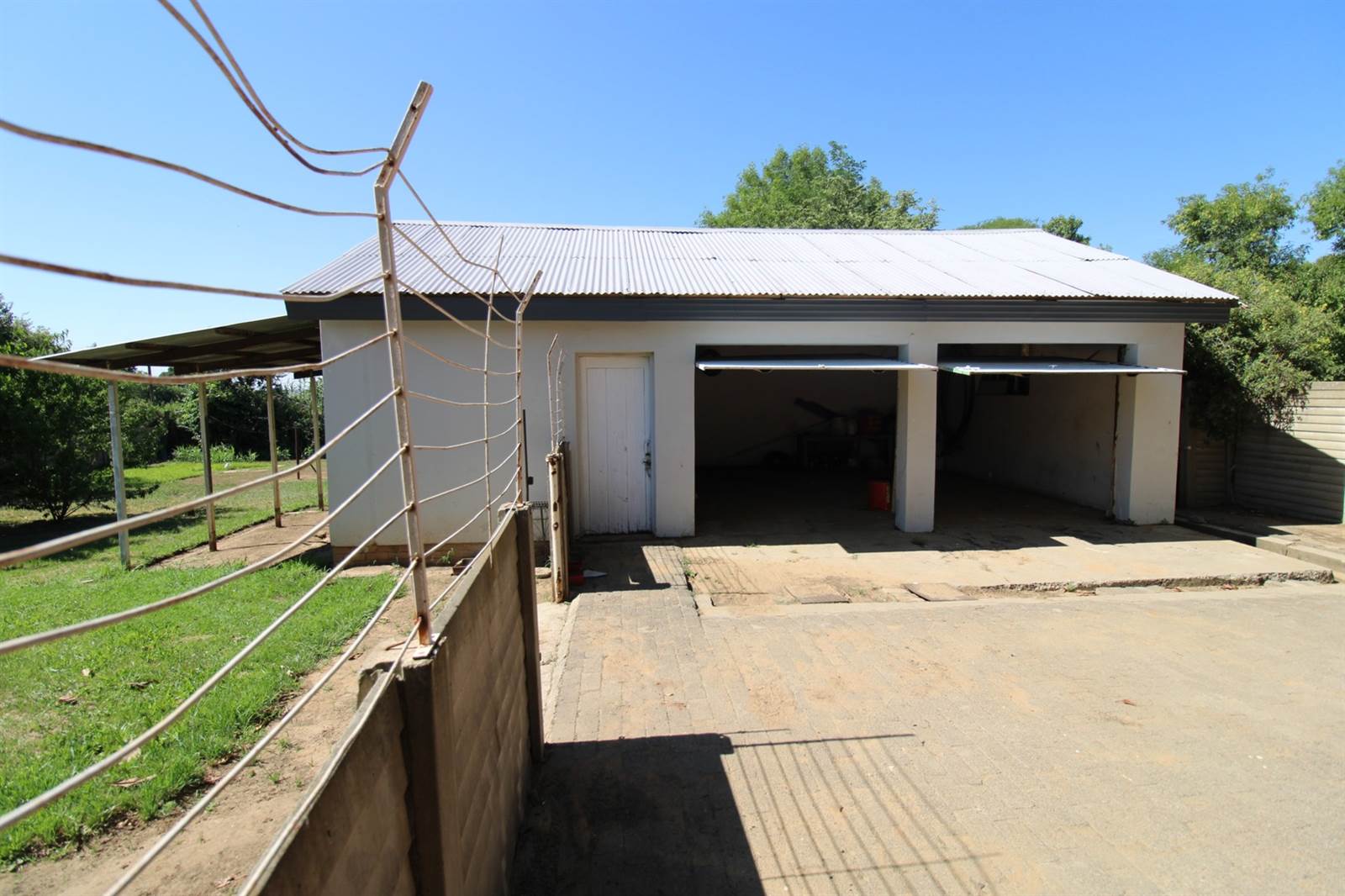 3 Bed House in Tweespruit photo number 21