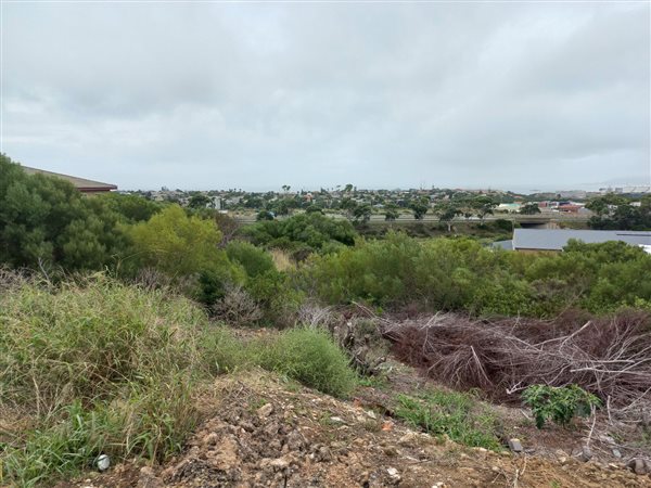 832 m² Land available in Seemeeu Park