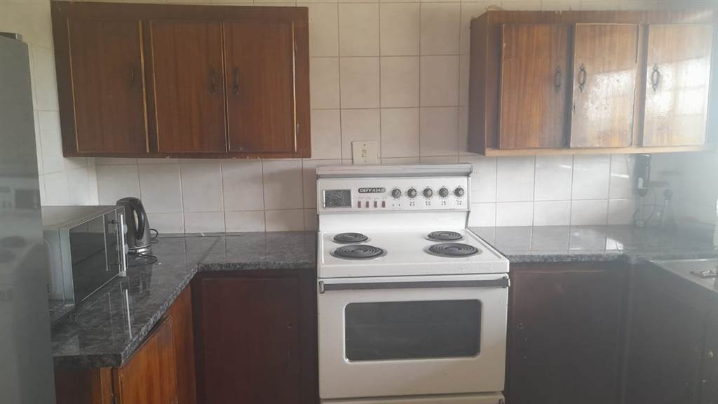2 Bed Apartment in Welkom photo number 3