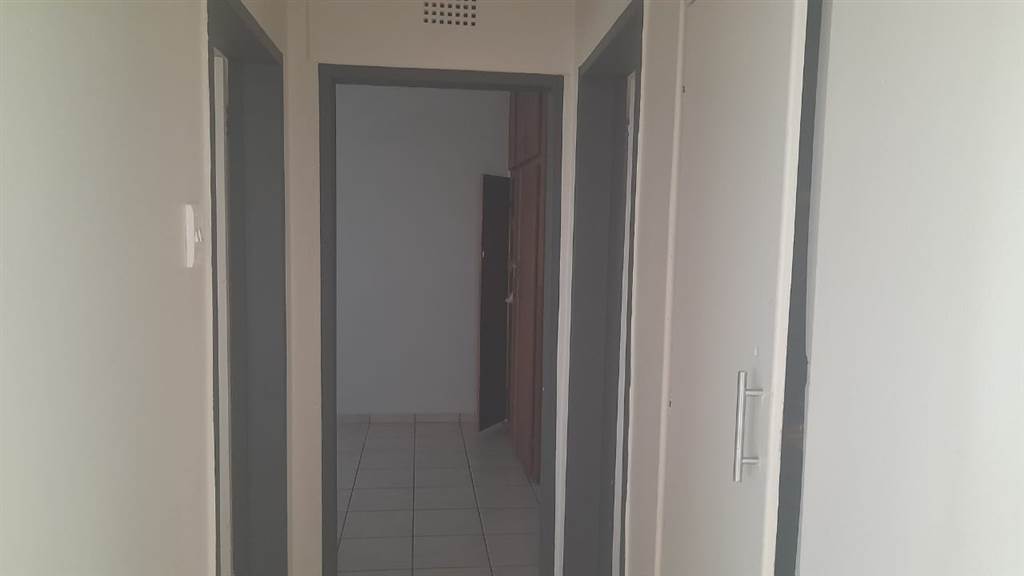 2 Bed Apartment in Welkom photo number 9