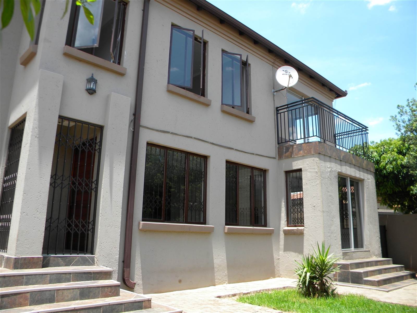 4 Bed House in Highveld Park photo number 2
