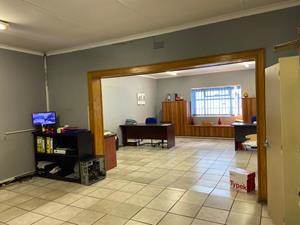 450  m² Commercial space in Klipfontein photo number 3