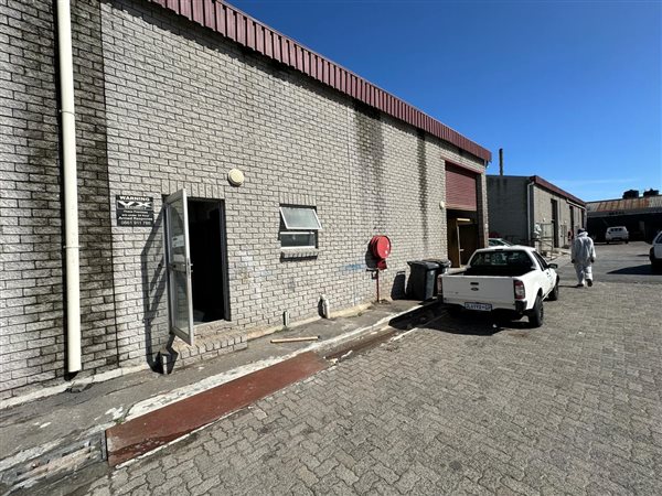 240  m² Industrial space in Athlone