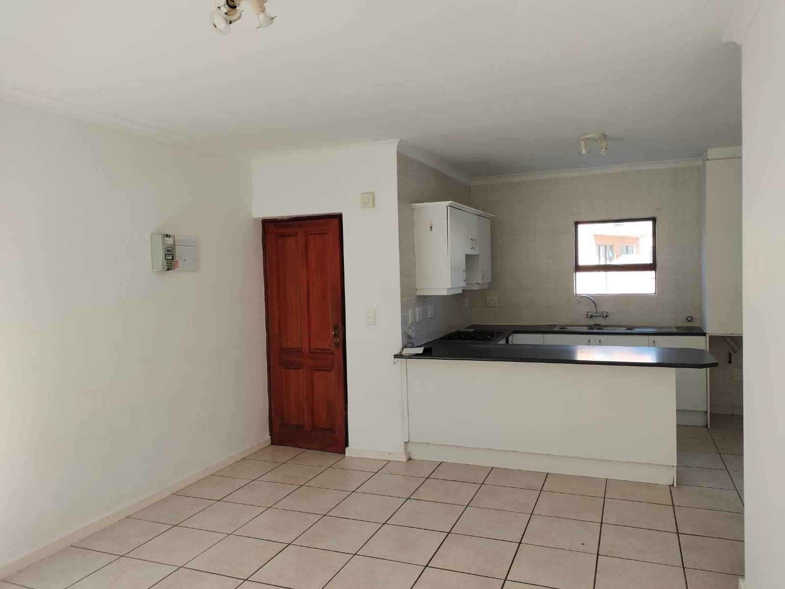 2 Bed Apartment in Gordons Bay Central photo number 5