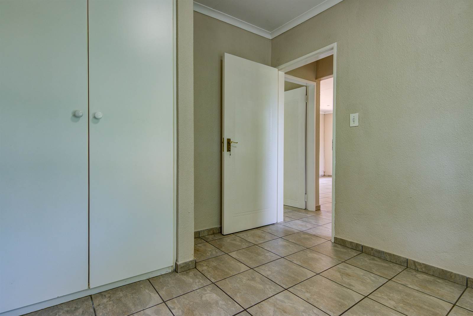 2 Bed House in Glen Marais photo number 8