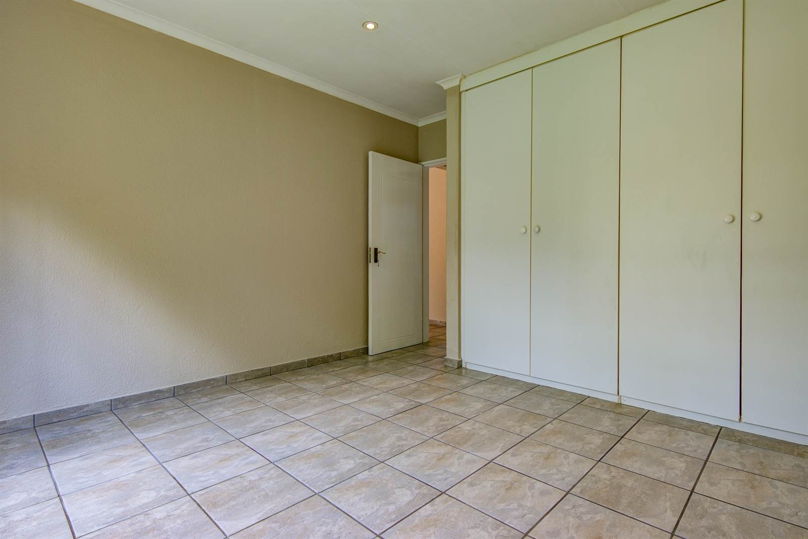 2 Bed House in Glen Marais photo number 6