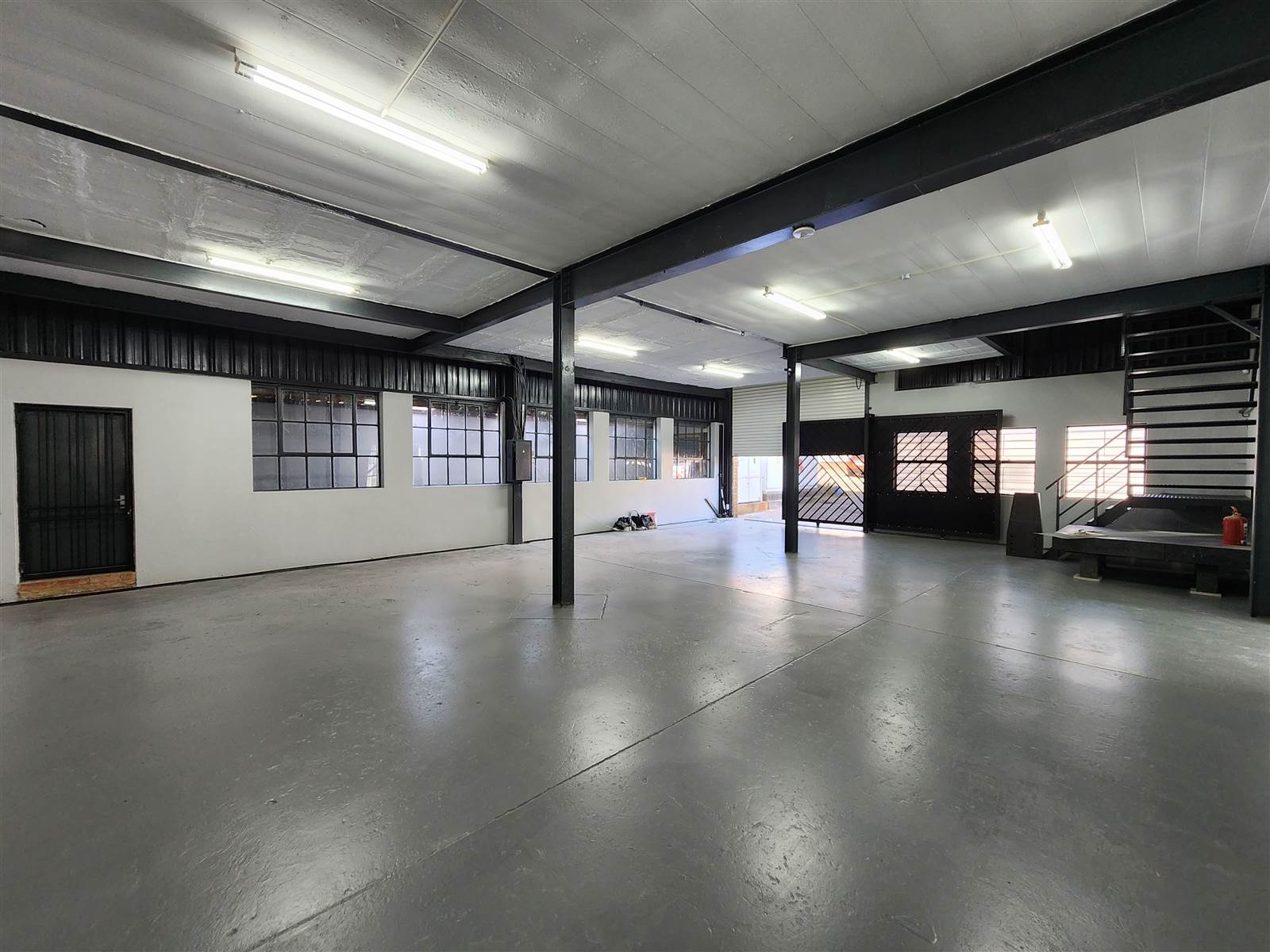 230  m² Industrial space in Sebenza photo number 3