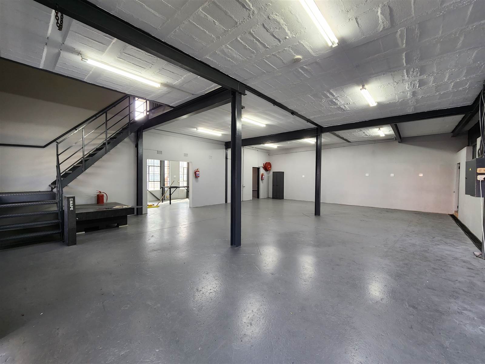 230  m² Industrial space in Sebenza photo number 4
