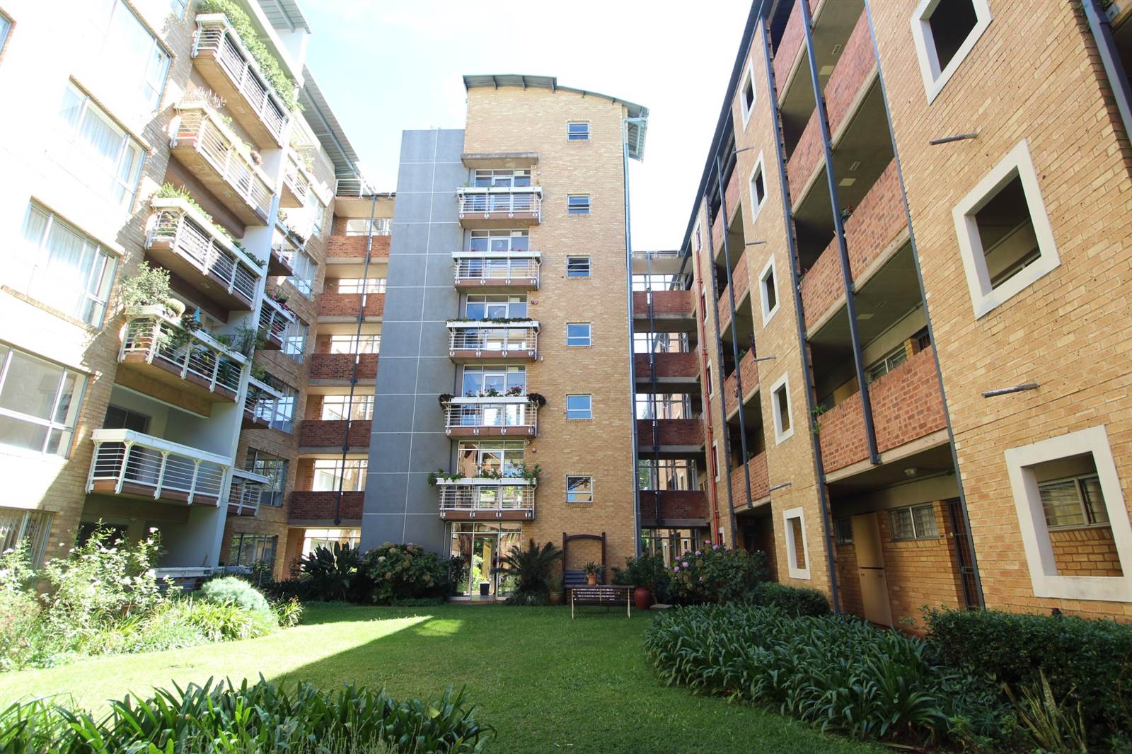 1 Bed Apartment in Groenkloof photo number 1