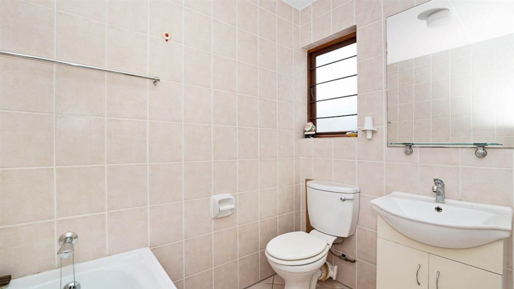 2 Bed Townhouse in Sandringham photo number 5