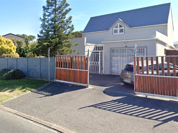 4 Bedroom House 4 Bedroom House