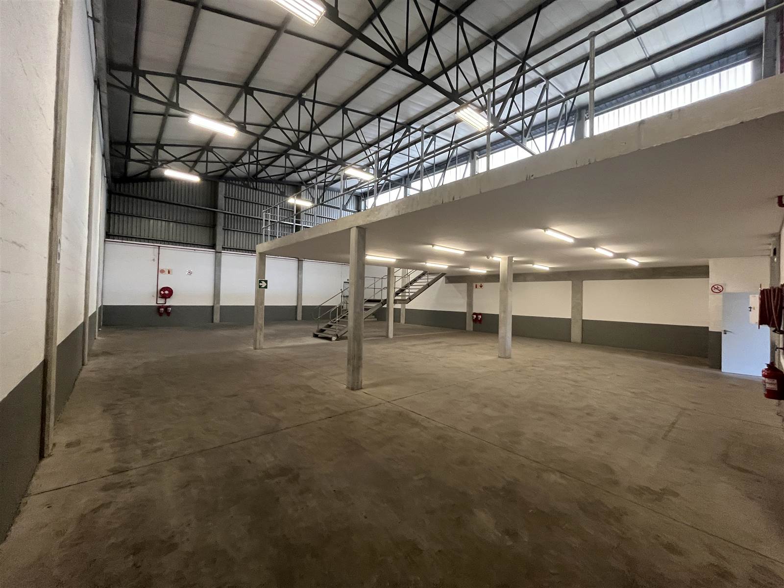 549  m² Industrial space in Airport Industria photo number 3