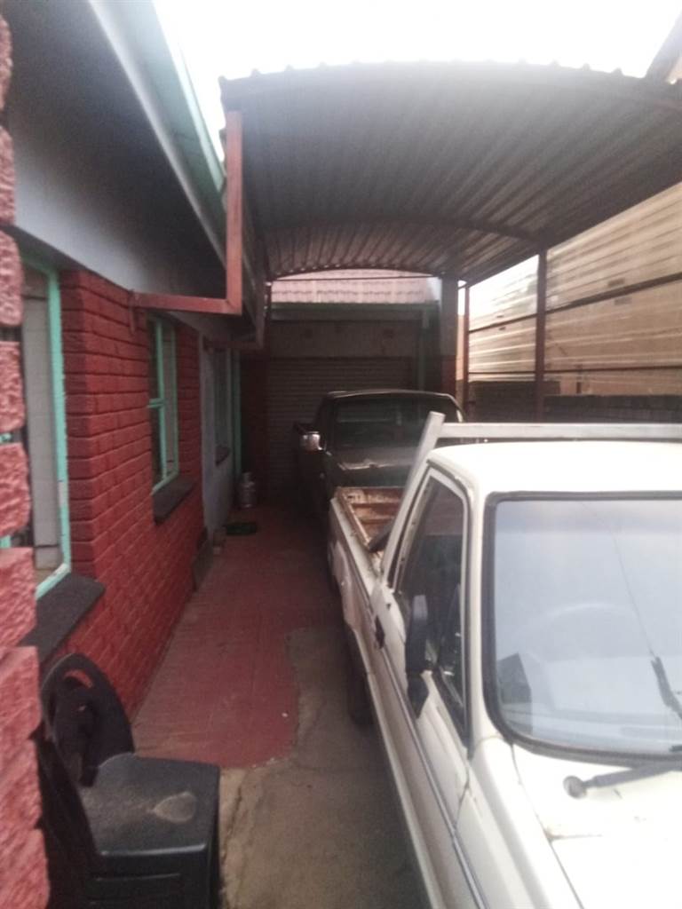 4 Bed House in Soshanguve photo number 10