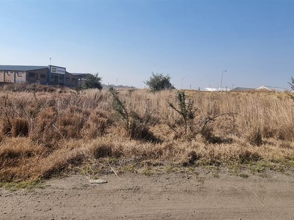 1500 m² Land available in Secunda Commercial