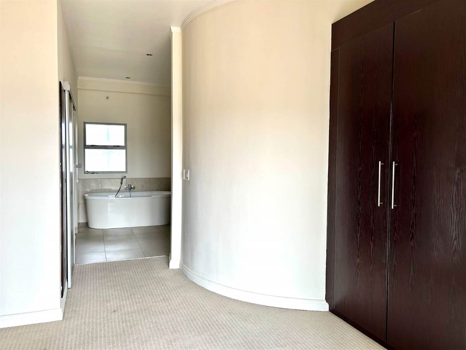 2 Bed Apartment in Sandhurst photo number 30