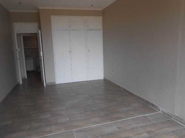 1 Bed Apartment in Brackendowns photo number 9