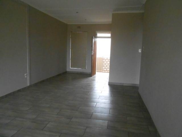 1 Bed Apartment in Brackendowns photo number 2