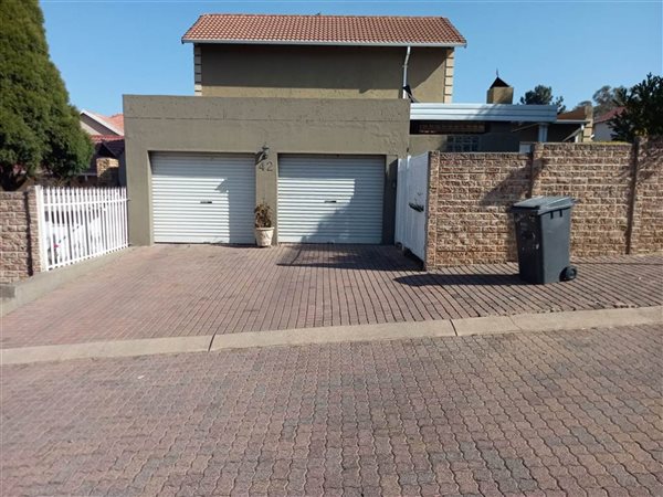4 Bedroom House 4 Bedroom House