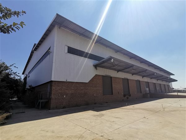 3660  m² Industrial space in Pomona