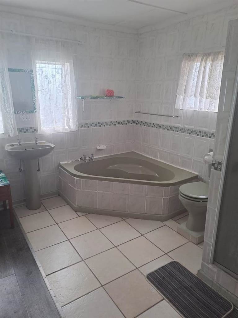 3 Bed House in Steynsburg photo number 7