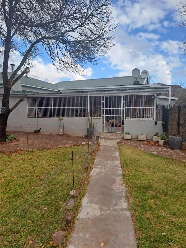 3 Bed House in Steynsburg photo number 1