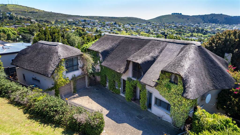 5 Bedroom House 5 Bedroom House