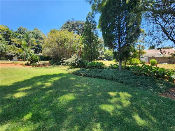 2072 m² Land available in Bryanston